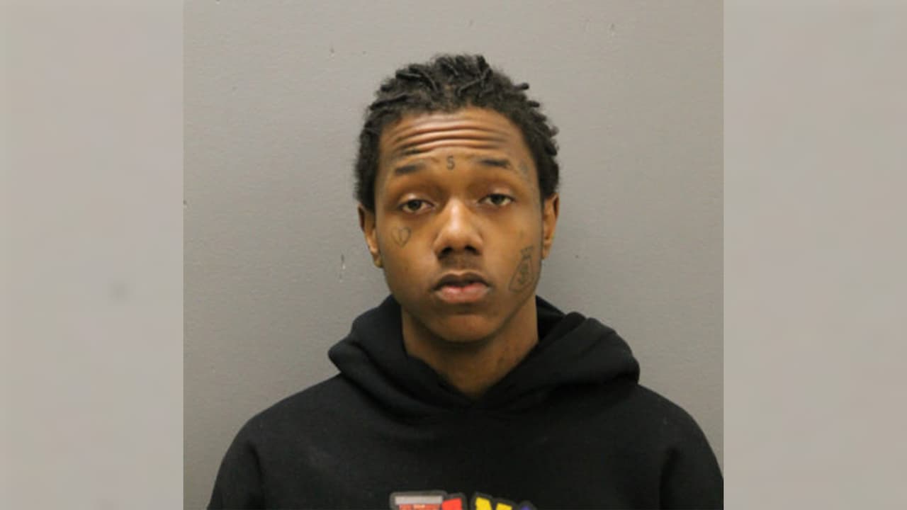 Acusan a un joven de asesinar a una mujer tras irrumpir en una casa en East Chatam