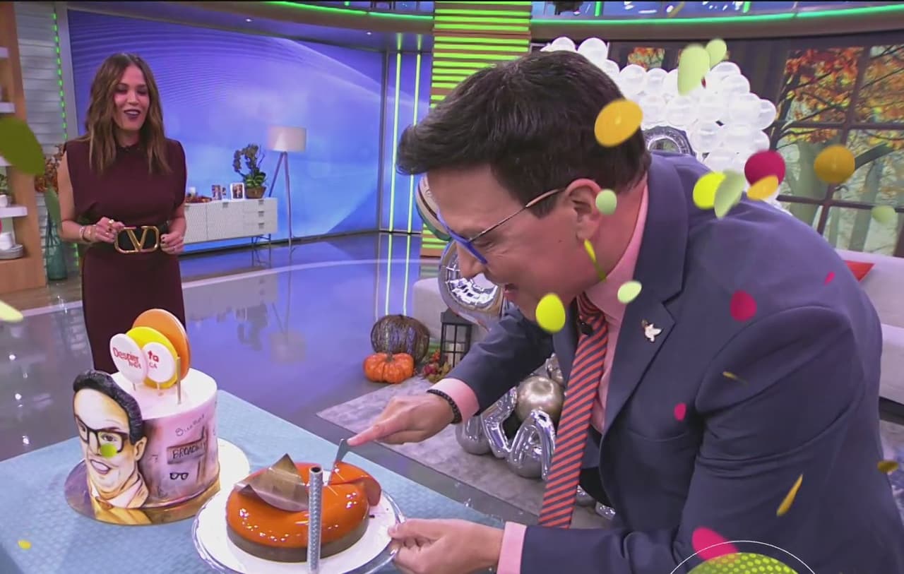 Después de partir el pastel, el festejado bailó y gozó con sus compañeros y el público de Despierta América.