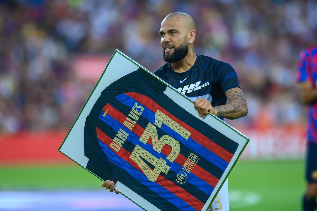 Dani Alves es borrado de la historia  del Barcelona