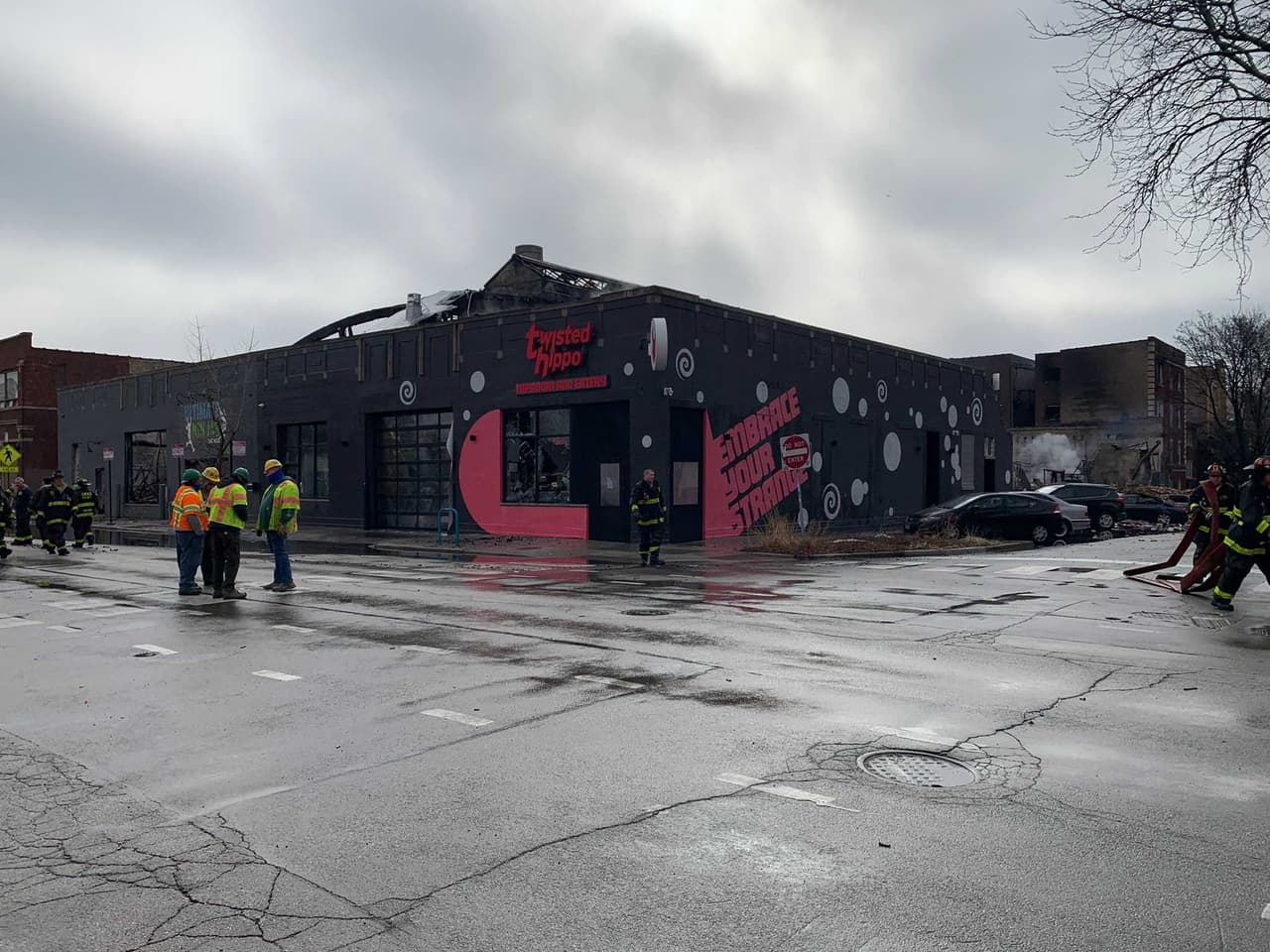 Incendio Albany Park. Las llamas afectaron las instalaciones de Ultimate Ninjas, un gimnasio inspirado en el programa de televisión "American Ninja Warrior" y la cervecería The Twisted Hippo
