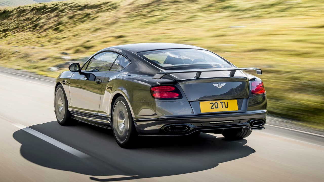 Comparándolo con su última versión, este suma 79 caballos y 150 libras-pie. Las cifras oficiales arrojan que este –la versión coupe- puede acelerar de 0-60 mph en 3.4 segundos y alcanzar una velocidad máxima de 209 mph (334km/h).
<br>