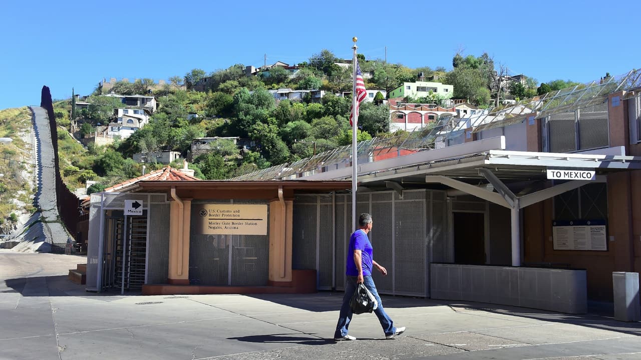 “Tenga sus documentos de viaje y pruebas de vacunas listos”: autoridades fronterizas prevén largas filas