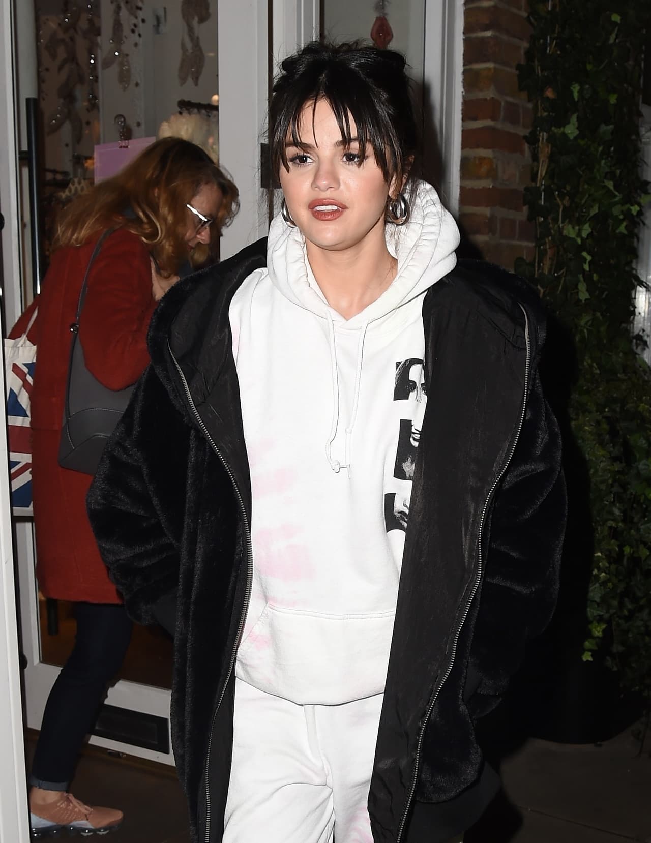 Selena Gómez reiteró que ama a las personas "genuinas" y que generalmente 
<b>puede percibir</b> cuando alguien tiene 
<b><a href="https://www.univision.com/famosos/hailey-baldwin-pide-acabar-con-los-dramas-falsos-tras-polemica-con-selena-gomez-fotos">malas intenciones</a></b>.