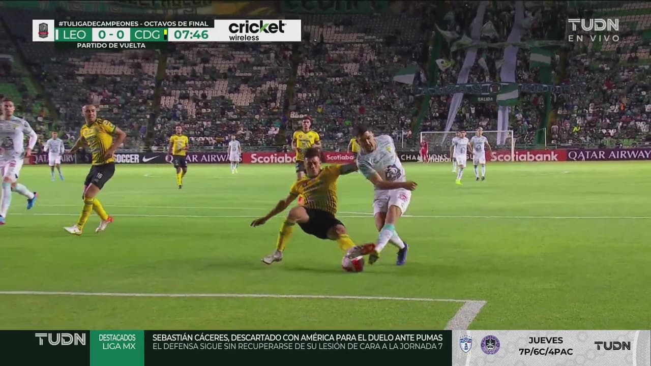 ¡Barrida salvadora! Federico Martínez se queda con ganas del gol