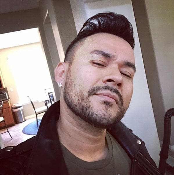 Él fue otra de las piezas originales de la banda, estuvo de 1999 a 2003, tras dejar de pertenecer al proyecto decidió lanzarse como solista.