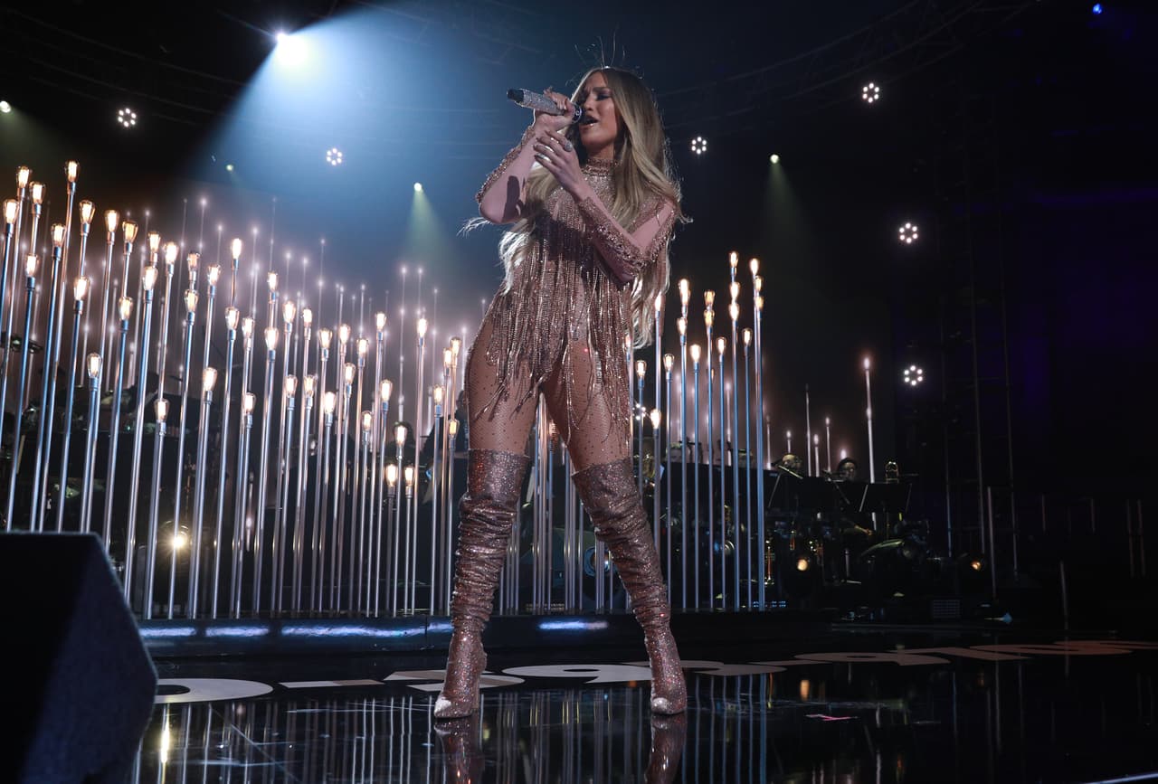 LOS ANGELES, CA - OCTOBER 14: In this handout photo provided by One Voice: Somos Live!, Jennifer Lopez performs onstage during "One Voice: Somos Live! A Concert For Disaster Relief" at the Universal Studios Lot on October 14, 2017 in Los Angeles, California. (Photo by Handout/Getty Images)
