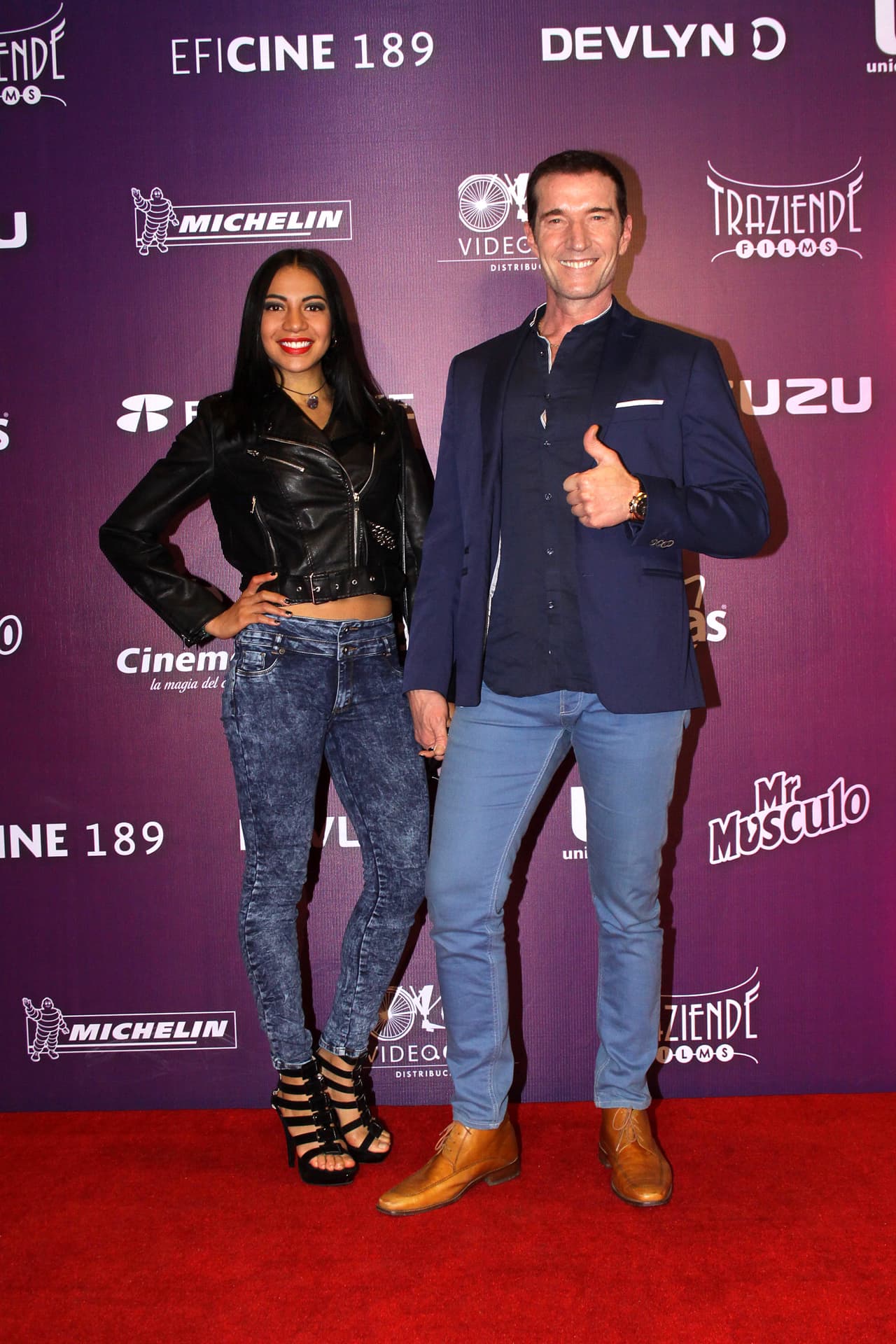 "Tenemos una relación desde hace seis años, y nos hemos apoyado en todo, aunque no me creía al principio, desde que iniciamos nuestro noviazgo le dije a Prix que quería que fuera mi mujer, pues tenemos 
<b>una conexión increíble</b>".