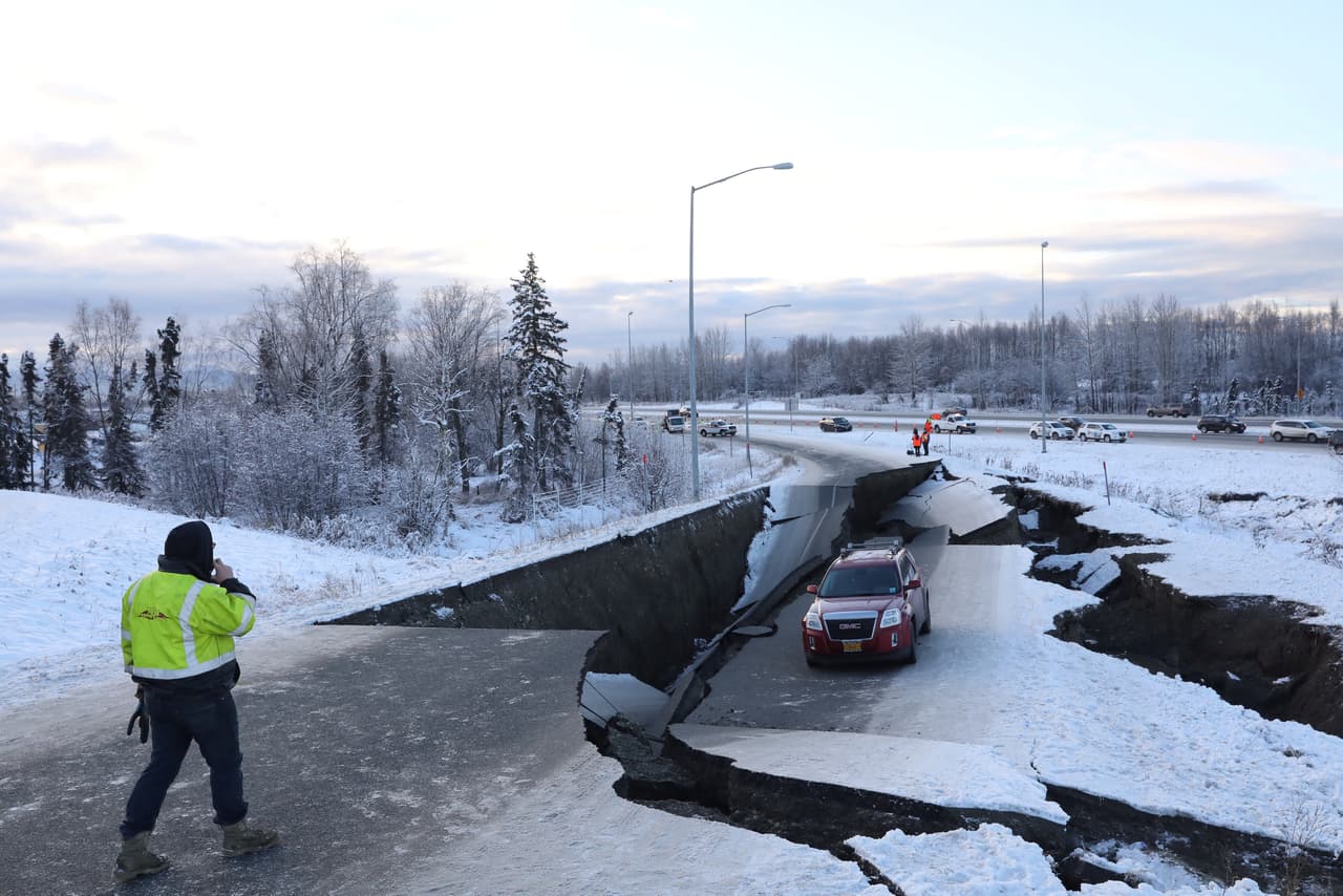 Terremoto de 7.0 en Alaska deja "grandes daños" en la ciudad de Anchorage