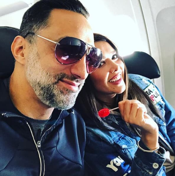 Esta fue solo la primera parada de su viaje, los recién casados se subieron al avión para ir mucho más lejos.