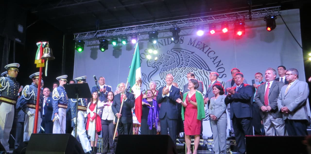 Este 15 de septiembre más de 12 mil personas gritaron Viva México en el Harrison Park. La fiesta estuvo llena de colorido y alegría, pero también de llamados de justicia por Ayotzinapa.