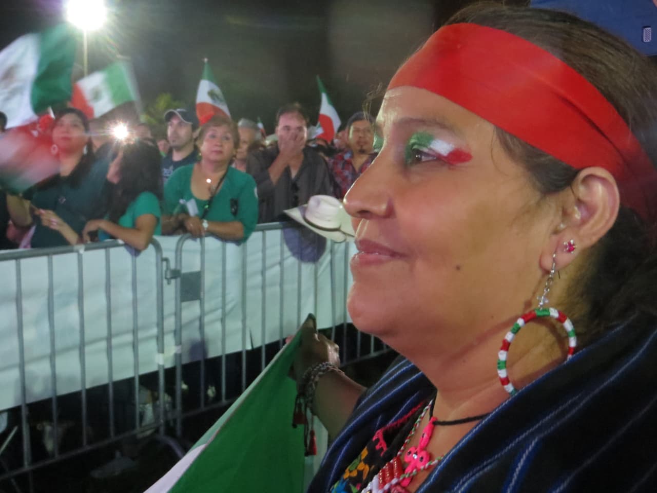 Este 15 de septiembre más de 12 mil personas gritaron Viva México en el Harrison Park. La fiesta estuvo llena de colorido y alegría, pero también de llamados de justicia por Ayotzinapa.