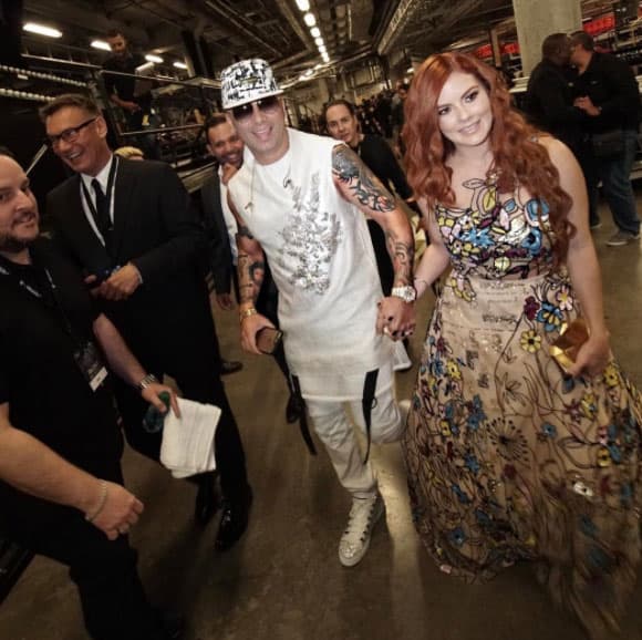 Tomaditos de la mano backstage en Premio Lo Nuestro 2017.