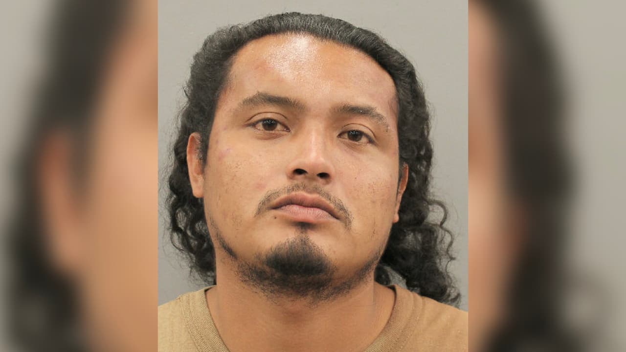 Josue David Cordova, de 27 años, fue arrestado por la policía y está acusado por disparar a la iglesia.