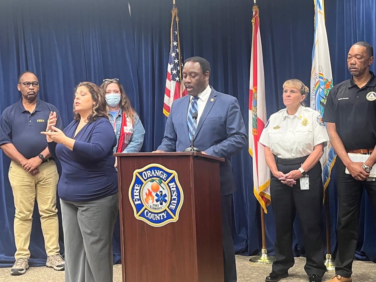 El alcalde del condado Orange, Jerry Demings, en conferencia de prensa el 10 de octubre de 2022.