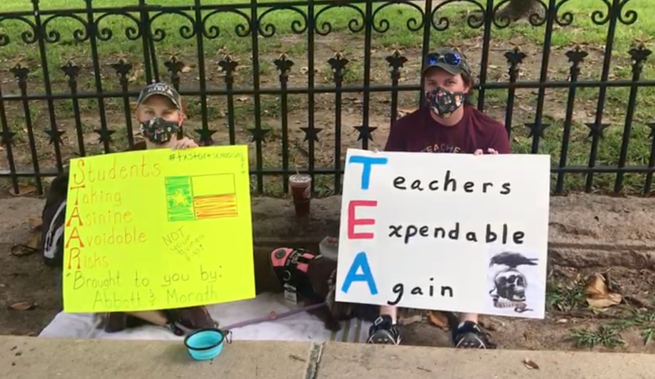 Los maestros quieren que el gobernador Greg Abbott y la Agencia de Educación de Texas (TEA, por sus siglas en inglés) reconsideren la reapertura.