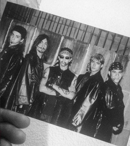 Pero además era parte de un grupo de amigos que imitaban a los Backstreet Boys, agrupación que estaba de moda en ese tiempo. José era el encargado de interpretar a Nick Carter.