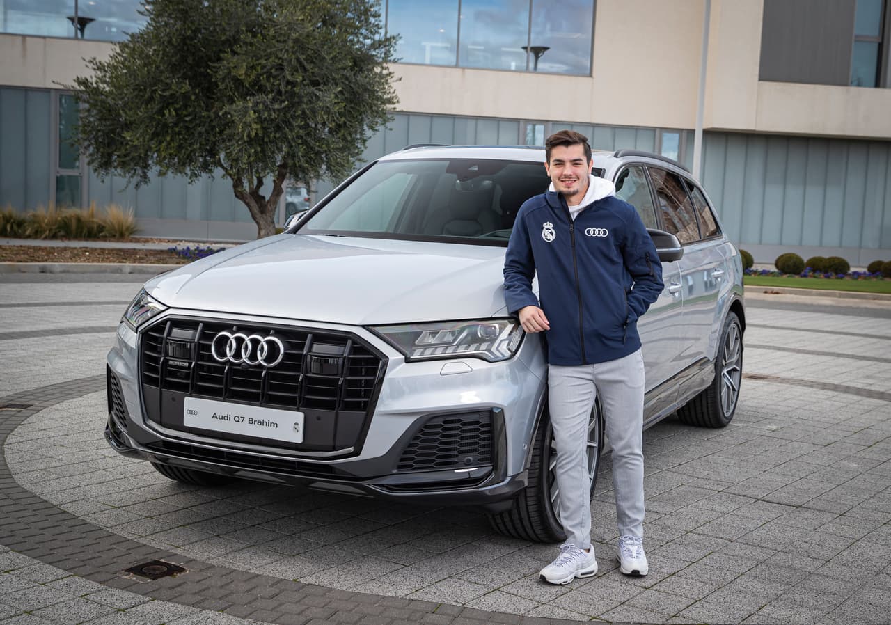 <b>Brahim Díaz</b> completó el grupo de conductores de la Audi Q7 50 TDI con una variante de color Plata Florete.