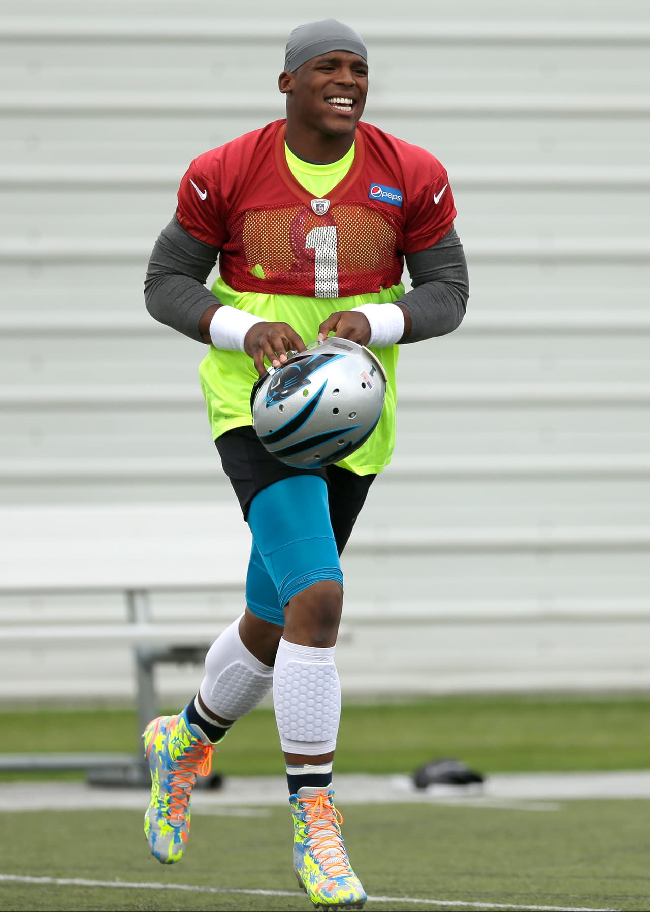 Cam Newton visitó a las familias de las víctimas del tiroteo en Charleston