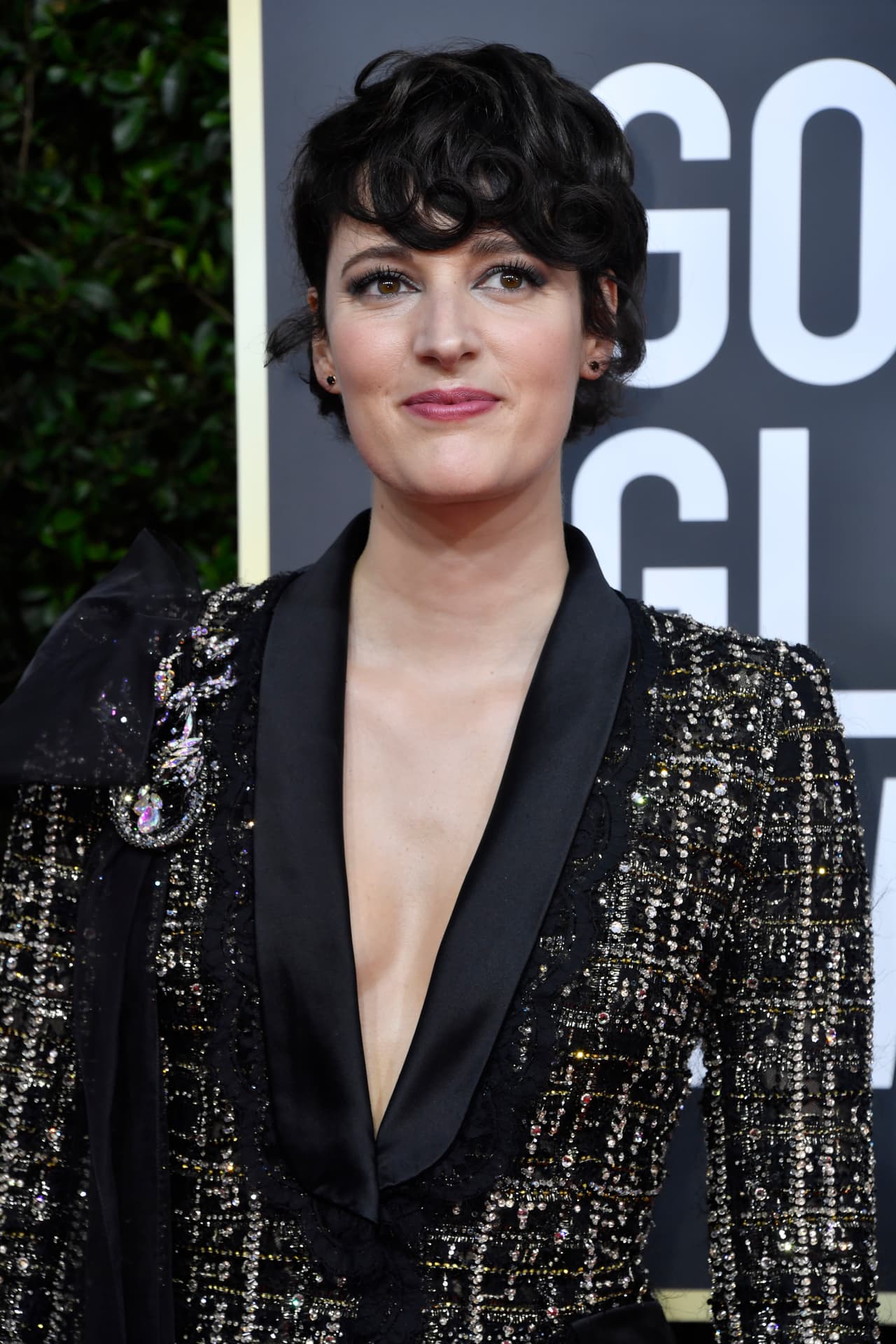 con el twist de dejarlo sin camisa abajo.
<br>