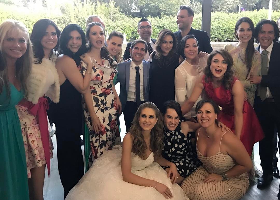 "Que hermosa fiesta wera @ingridmartz FELICIDADES" comentó
<b><a href="http://www.univision.com/temas/luz-elena-gonzalez">Luz Elena González</a></b> en su cuenta de Instagram.