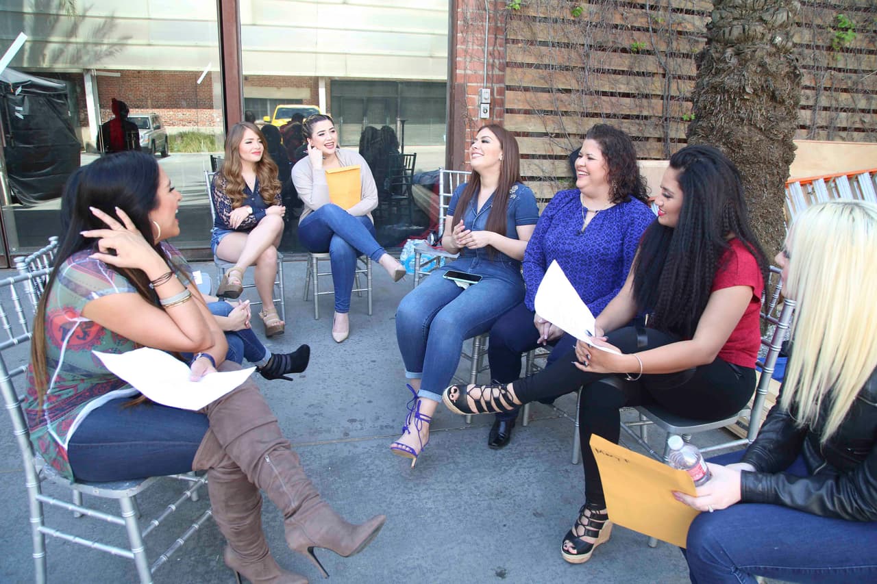 Las concursantes de La Reina de la Canción se enfrentarán en un 'Duelo de Reinas', donde tendrán que cantar a dúo con una compañera de su mismo equipo y probar quién es la mejor. Para eso, estuvieron ensayando con sus capitanes y mentores.