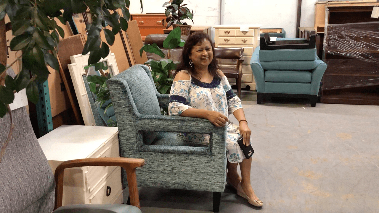 Verónica quedó muy contenta y se fue agradecida porque ya podrá amueblar la casa que pronto recibirá como parte de un programa de apoyo de la ciudad de Houston.