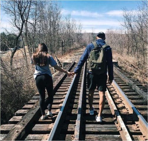 Ambos adolescentes ya están en edad de los primeros amores. ¿Será que 
<b><a href="http://www.univision.com/temas/jorge-poza">Jorge</a></b> es un padre celoso con los galanes de 
<b>Romina</b>?