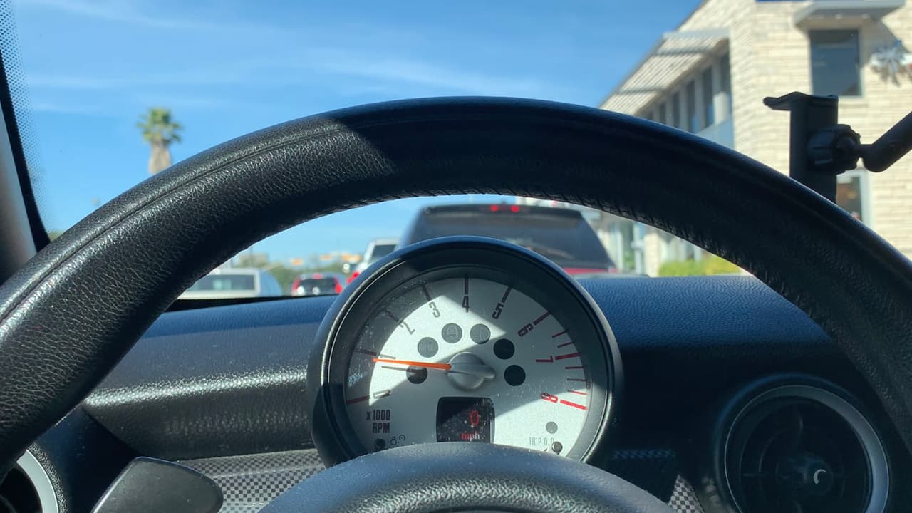 A pesar del alto costo de la gasolina, AAA espera que tres millones de tejanos viajen para el fin de semana de Memorial Day.