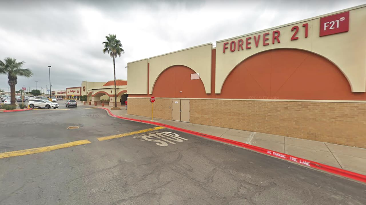 La tienda en el Mall de las Aguilas, en Eagle Pass.
<b><a href="https://www.google.com/maps/place/455+Farm-To-Market+Rd+375,+Eagle+Pass,+TX+78852/data=!4m2!3m1!1s0x865f8db4b2c3c9e5:0x4502d2d438184c0b?sa=X&ved=2ahUKEwjjkvikxIDlAhWEslkKHdzlBoYQ8gEwAHoECAoQAQ" target="_blank">455 Farm-to-Market Road 375, Eagle Pass, TX, 78852 </a></b>