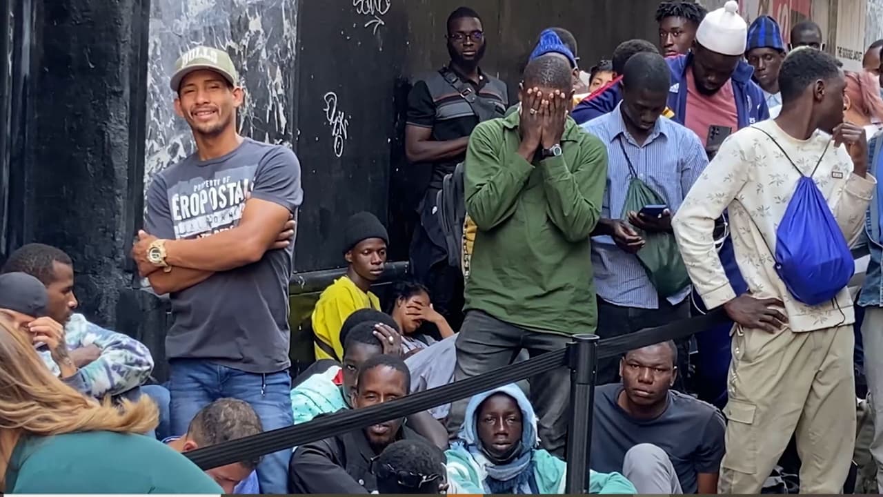 La semana pasada, el alcalde Eric Adams, anunció que los hombres o mujeres que arribaron solos, tendrán un límite de 60 días para permanecer en los refugios.
<br>