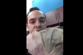 El funcionario anunció su renuncia luego de que el video causara críticas en las redes sociales. Foto tomada de Youtube.