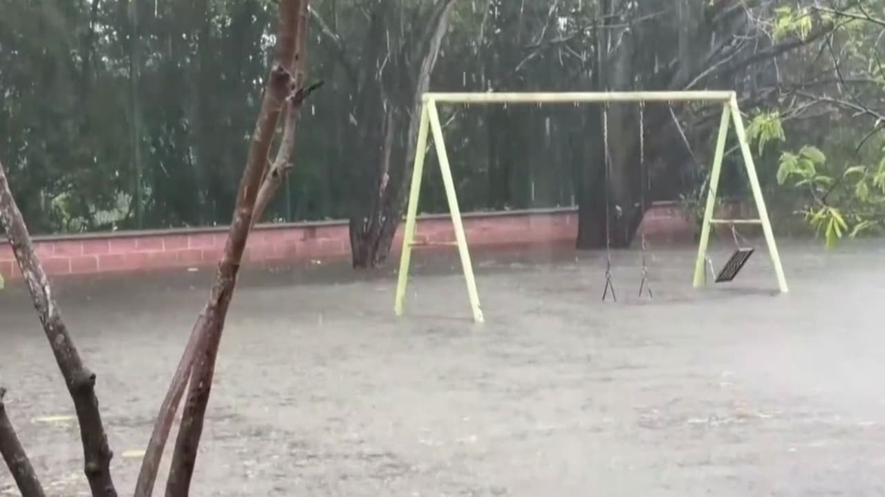 México reporta cinco muertes por efectos del huracán Simon y la tormenta Rachel; la costa del Pacífico sigue bajo alerta