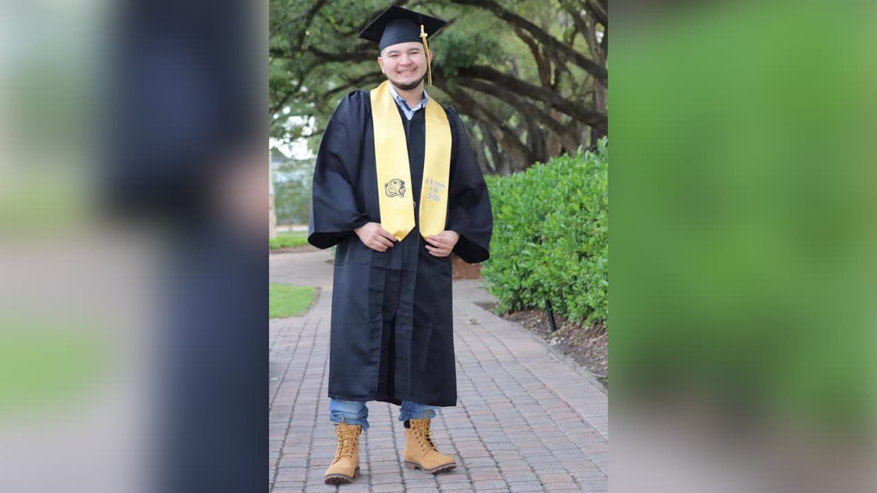 Betty Miranda - "Felicidades a mi guapísimo hijo, se graduará el próximo 10 de Junio, de Alief Hastings High School...me siento sumamente orgullosa de él 🥰🥰".