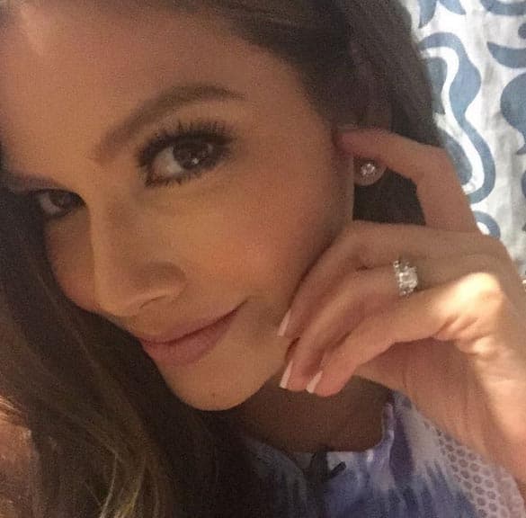 "¡Ojeras días! O que diga buenos días": Ana Patricia. (Sept. 1, 2015)