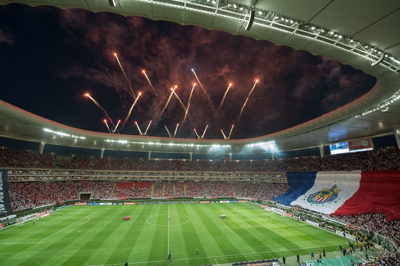 El Estadio Akron, casa de las Chivas del Guadalajara, es un estadio inaugurado en 2010 y que costó unos 200 mdd. Sede de los Juegos Panamericanos de 2011 y es la otra carta fuerte de México para 2026.