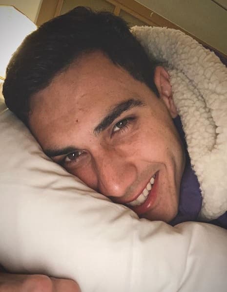 El actor contó cómo le decía a la protagonista de cariño. "Danna Paola o en su defecto, '
<b>la mascota</b>'". "El Alex… o sea, 'el rayito'", dijeron.