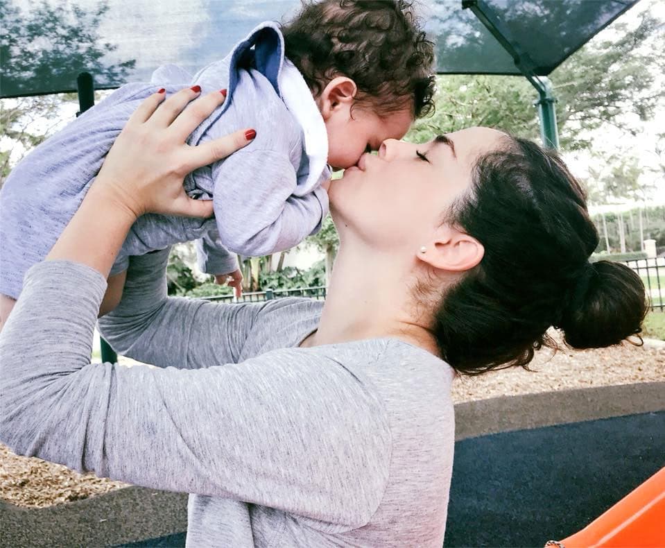 A pesar de eso, no dejaba de publicar tiernas fotografías para que sus fans fueran testigos de su crecimiento: "¡¡¡Muchos besos!!! Feliz fin de semana lleno de amor", escribió en Facebook.