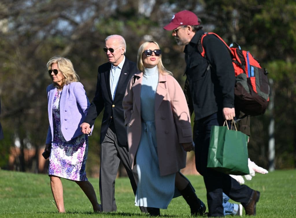 Los Biden junto a Hunter y su esposa, Melissa, en los jardines de la Casa Blanca en abril de 2023.