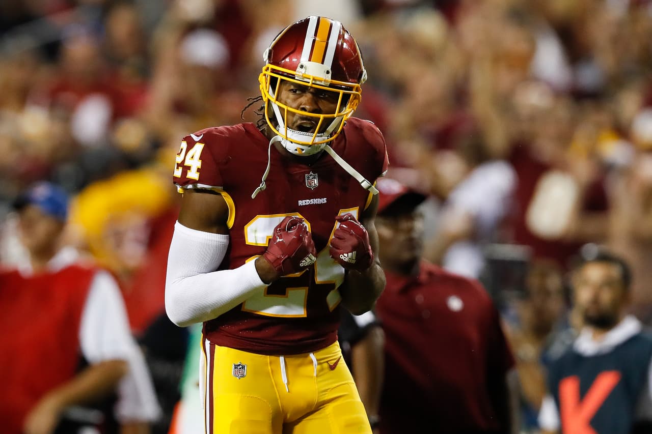<b>JOSH NORMAN – CB, Washington Redskins</b>
<br>El esquinero estrella de los Redskins salió mal librado de una jugada contra los Chiefs y terminó en las laterales con una fractura en la costilla y una pequeña fisura en el pulmón. La lesión en la Semana 4 le costará al menos un mes de baja debilitando a la defensiva profunda de Washington.