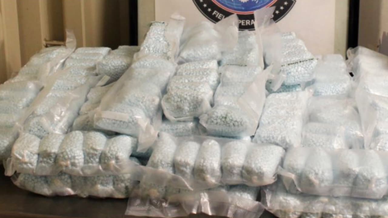 Los ocultamientos incluían un tanque de gasolina, en una caja de parlantes en la cajuela de un automóvil y atado al cuerpo de una persona.