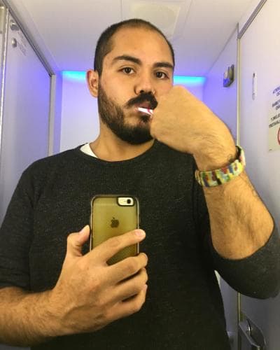 "Un elenco que ya conocen pero con historias completamente diferentes. Este proyecto habla de las complicaciones que conlleva el ser adulto, tener problemas nuevos que solucionar, aprender y crecer junto a tus amigxs y cómo un reencuentro se puede volver algo personal y cambiarte la vida", explicó el intérprete de Lucas Batalla respecto a la trama de la serie.
<br>