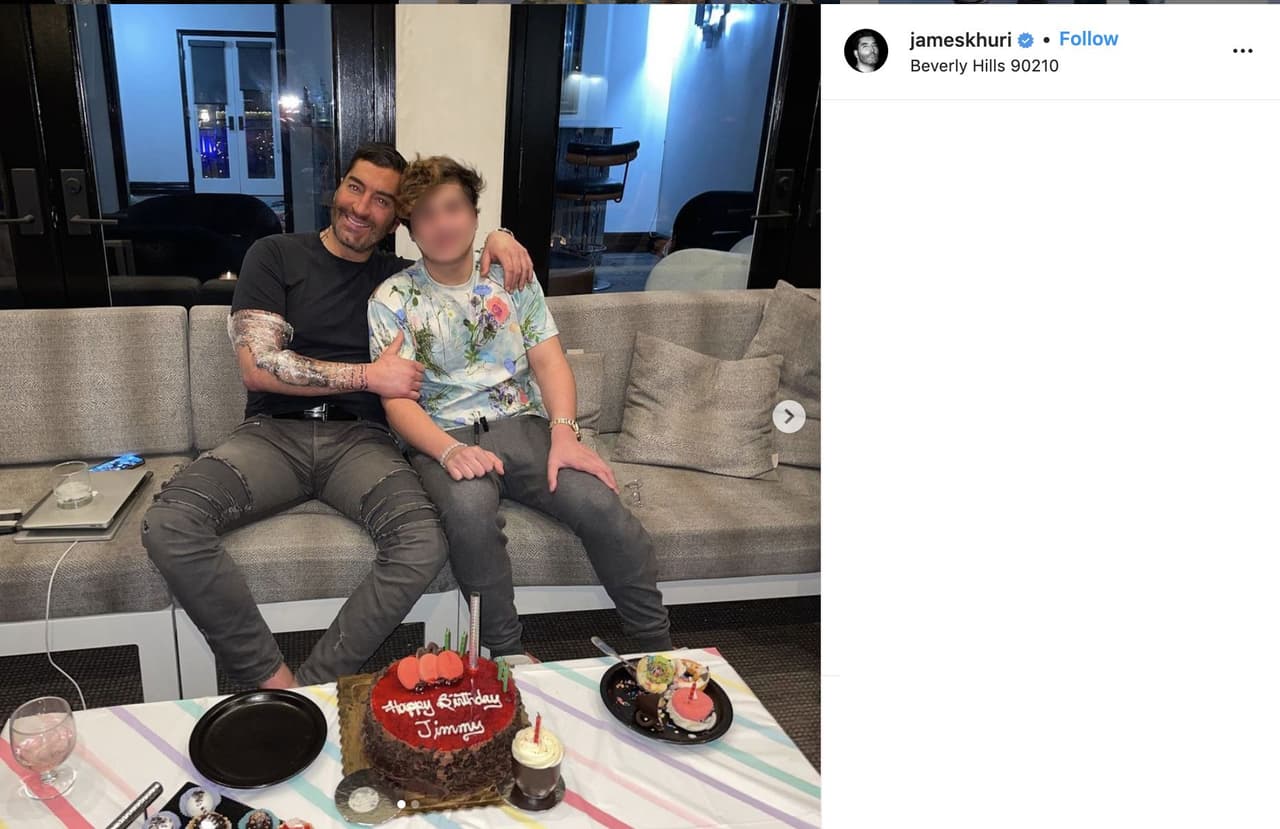 Las autoridades no dieron a conocer el nombre del joven por ser menor de edad, sin embargo, publicaciones en medios sociales realizadas por su padre lo identifican como 
<b>Brendan Khuri.</b>