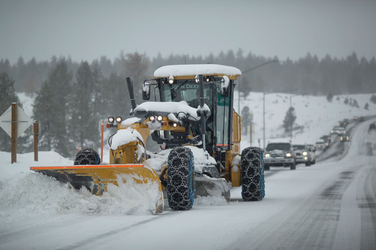 La cantidad de nieve continúa aumentando en el poblado de Mammoth Lakes, a 330 millas de San Francisco, tras el paso de varias tormentas a lo largo de California.