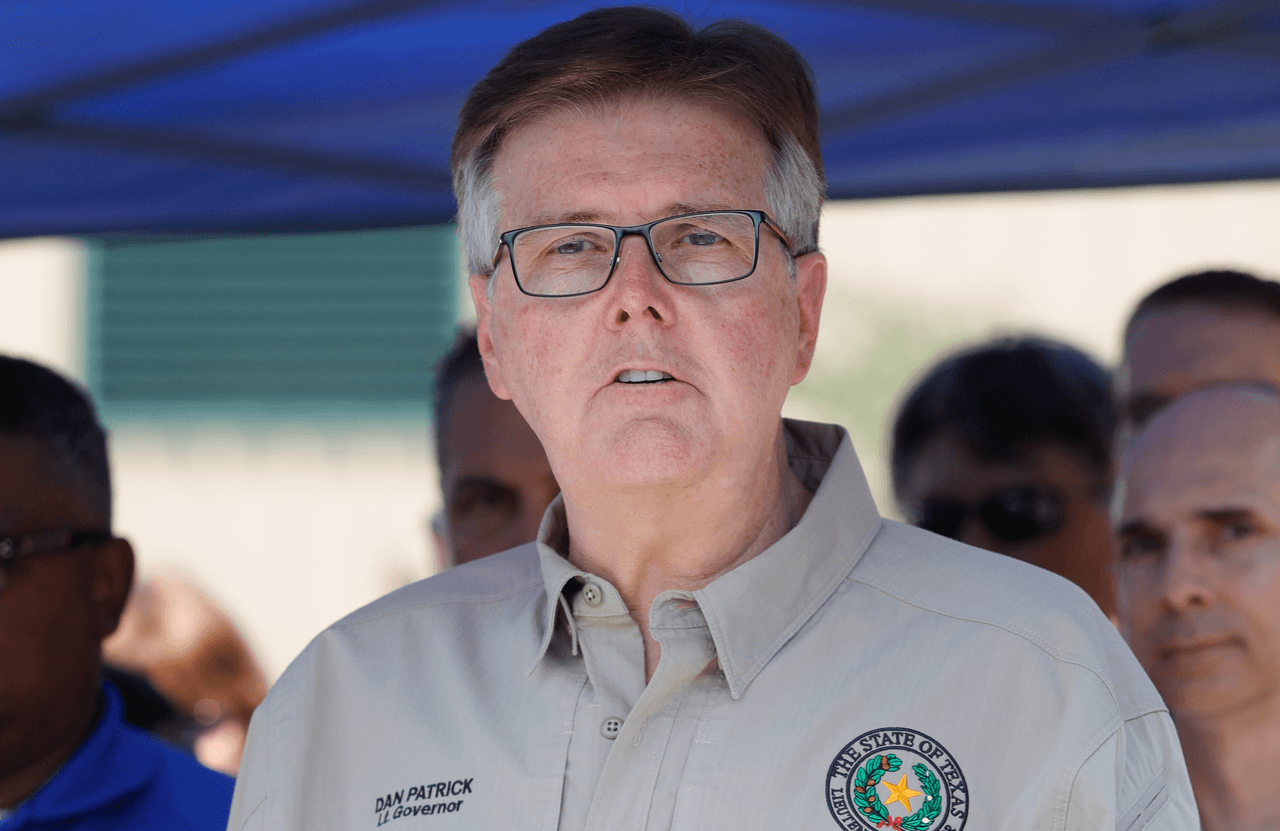 El vicegobernador de Texas cancela su asistencia al discurso de Trump por la llegada del huracán Laura