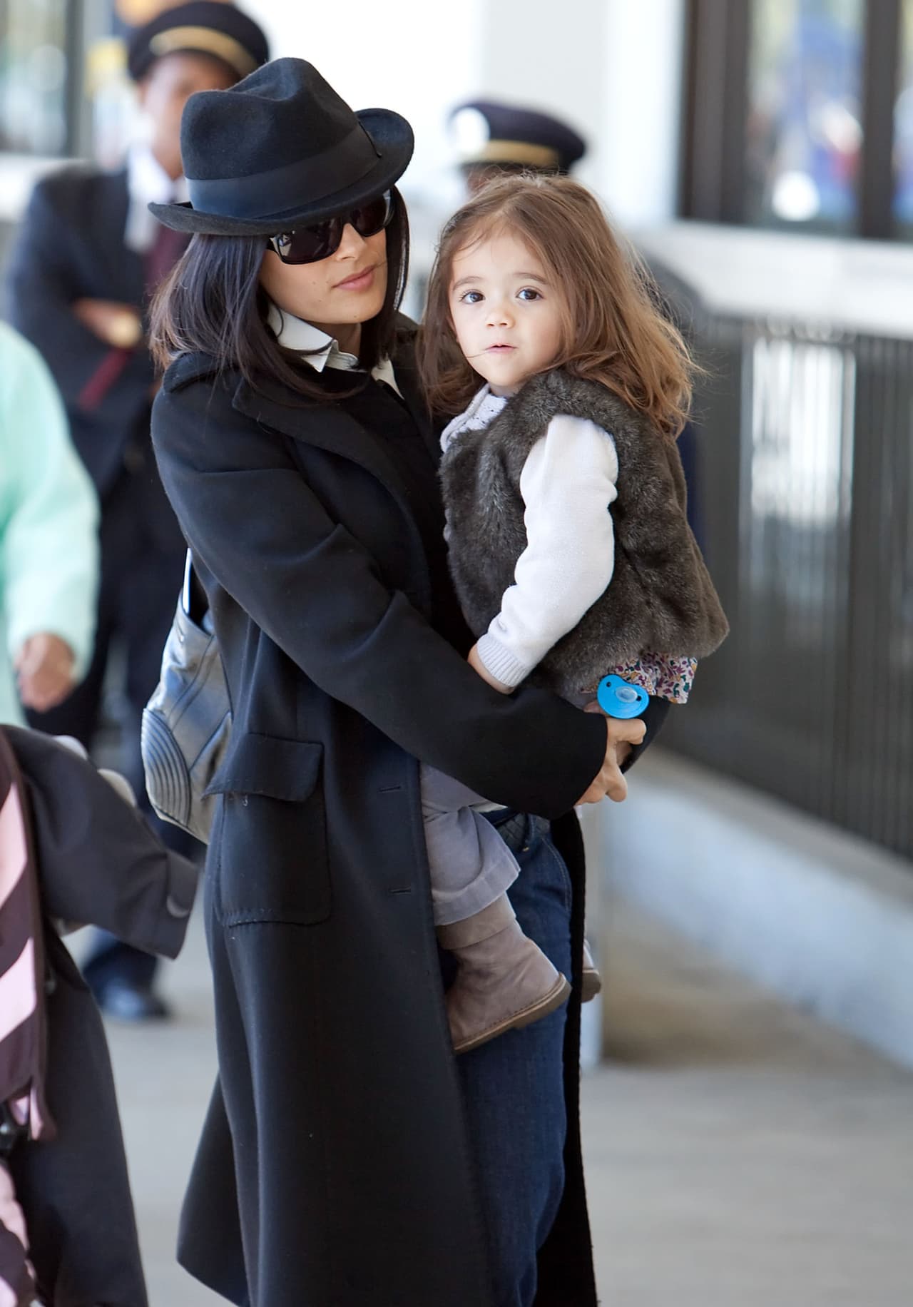 La actriz mexicana también ha educado a su hija para que entienda algunos problemas sociales.