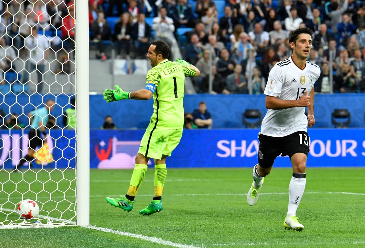 La anotación llegó al minuto 20 tras un grave error de Marcelo Díaz, que perdió el balón y dejó a dos delanteros alemanes ante Claudio Bravo.