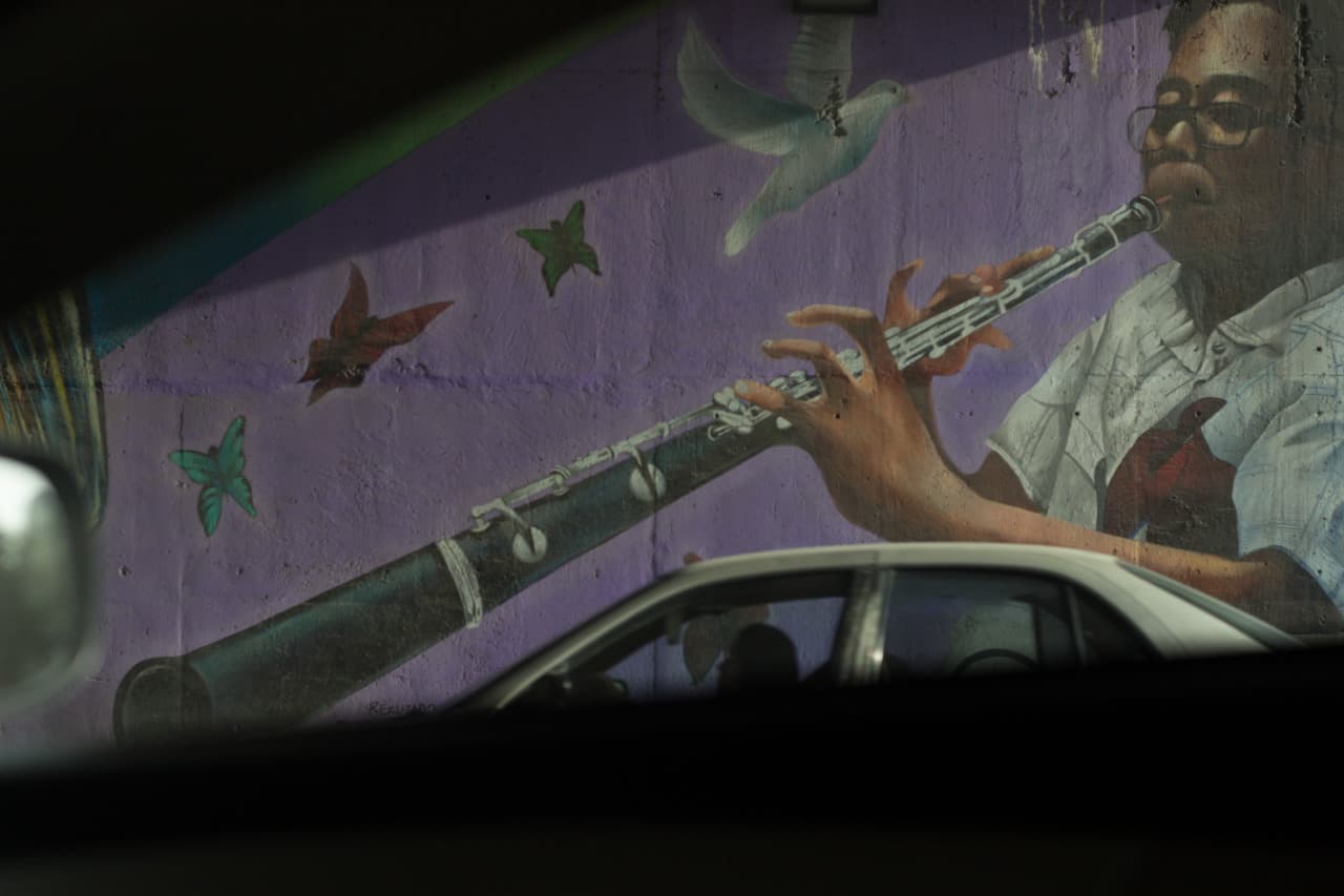 Un mural acompaña a los conductores de la frontera.