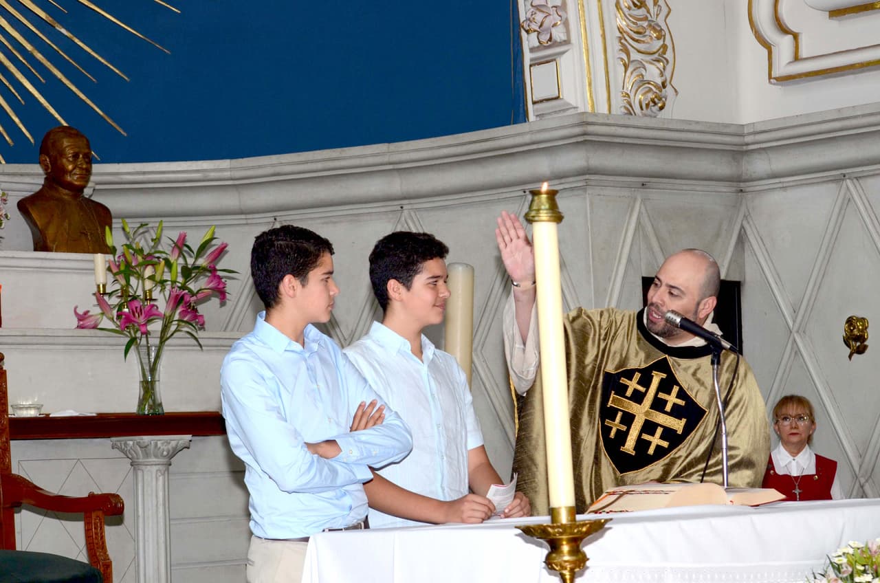 Eduardo y Roberto celebraron su cumpleaños con una misa.