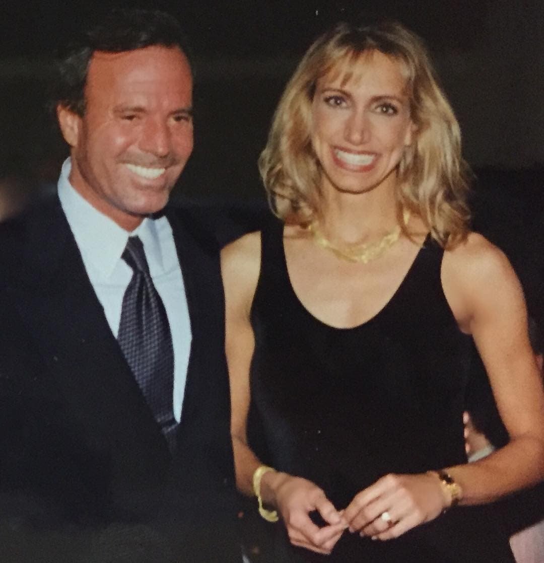 "Feliz cumpleaños para este español universal, una de nuestras leyendas vivientes a quien quiero y admiro. Uno de los primeros en abrir puertas para las nuevas generaciones", comentó cuando Julio Iglesias cumplió 73 años.