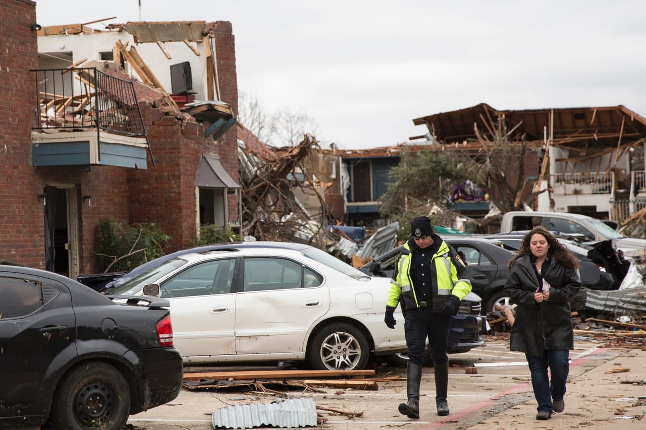 Una serie de tornados azotaron en diciembre de 2015 el área de Texas comprendida por los condados de Dallas, Ellis y Collin, y dejaron severos daños especialmente en las ciudades de Rowlett and Garland.